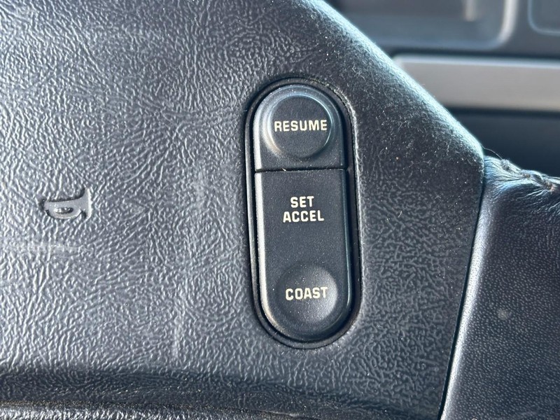 Ford Bronco Vehicle Full-screen Gallery Image 14