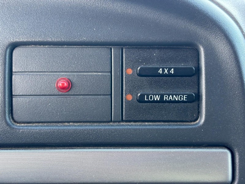 Ford Bronco Vehicle Full-screen Gallery Image 16