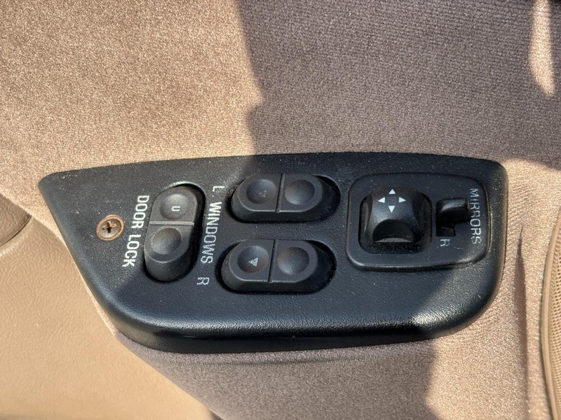 Ford Bronco Vehicle Full-screen Gallery Image 19