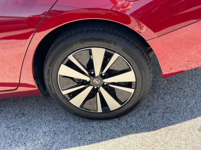 Nissan Altima Vehicle Full-screen Gallery Image 07