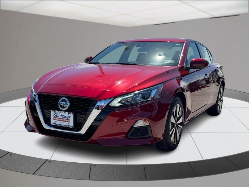 Nissan Altima Vehicle Full-screen Gallery Image 08