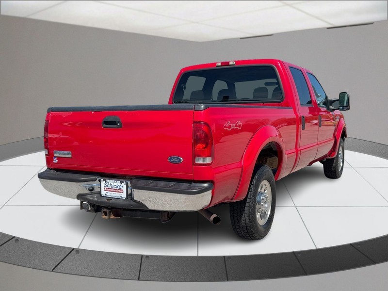 Ford Super Duty F-250 Vehicle Full-screen Gallery Image 03