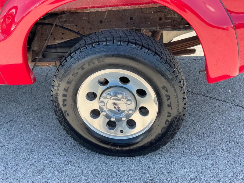 Ford Super Duty F-250 Vehicle Full-screen Gallery Image 07