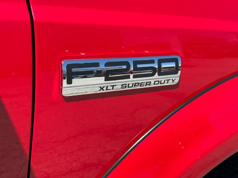 Ford Super Duty F-250 Vehicle Full-screen Gallery Image 10