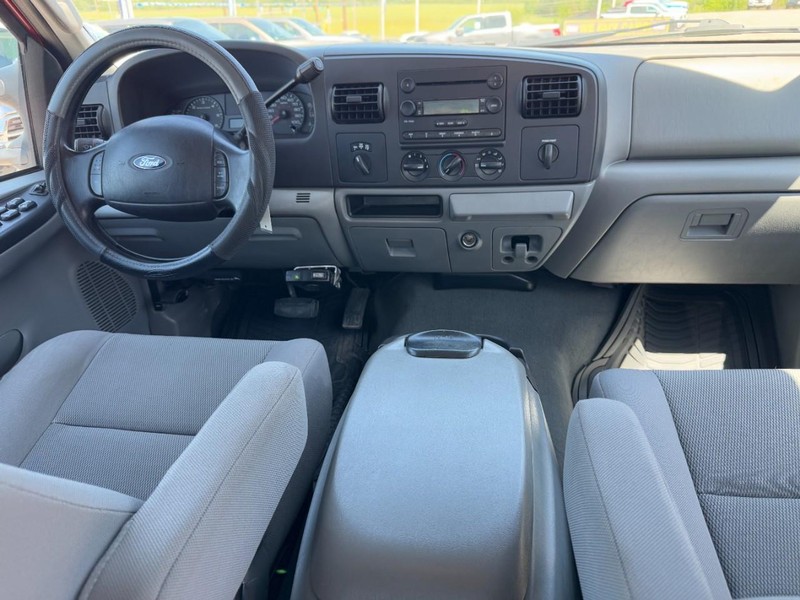 Ford Super Duty F-250 Vehicle Full-screen Gallery Image 12