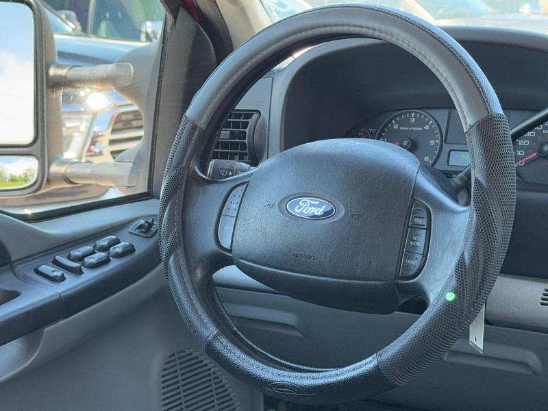 Ford Super Duty F-250 Vehicle Full-screen Gallery Image 13