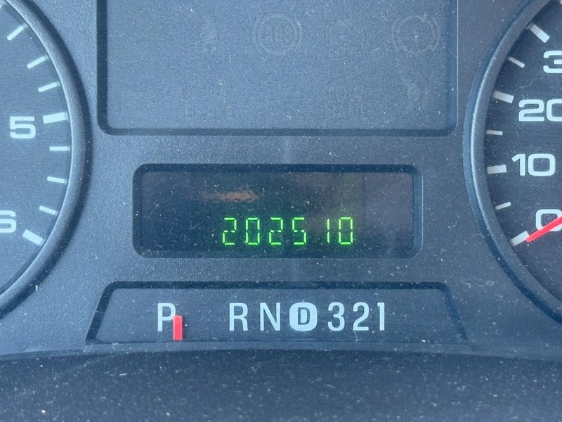 Ford Super Duty F-250 Vehicle Full-screen Gallery Image 19