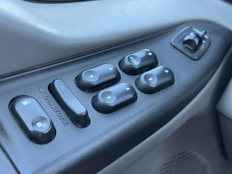 Ford Super Duty F-250 Vehicle Full-screen Gallery Image 21