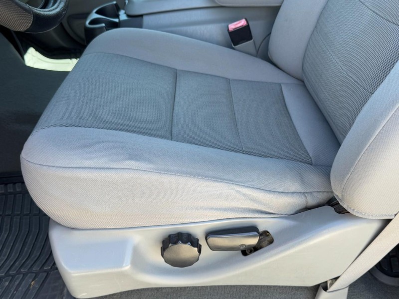 Ford Super Duty F-250 Vehicle Full-screen Gallery Image 22