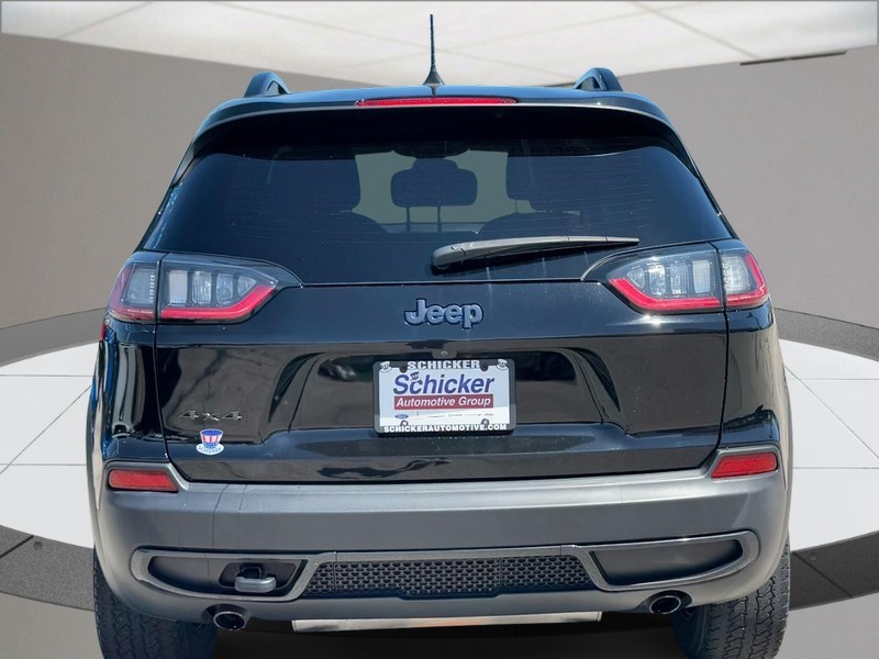 Jeep Cherokee Vehicle Full-screen Gallery Image 04