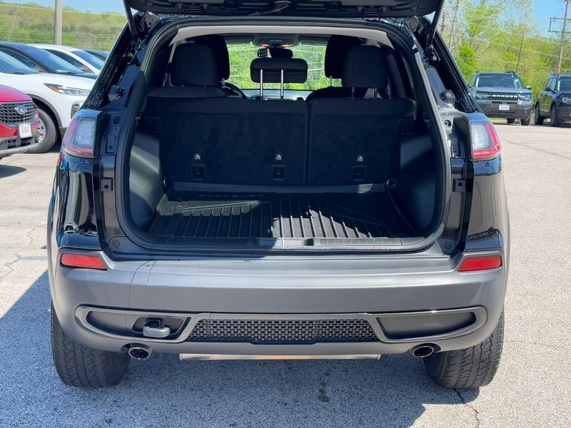 Jeep Cherokee Vehicle Full-screen Gallery Image 05