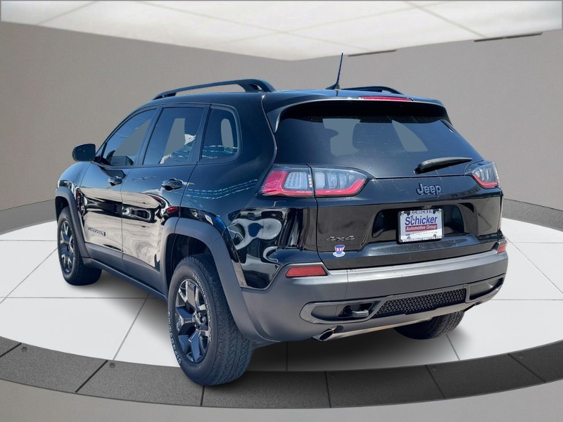 Jeep Cherokee Vehicle Full-screen Gallery Image 06