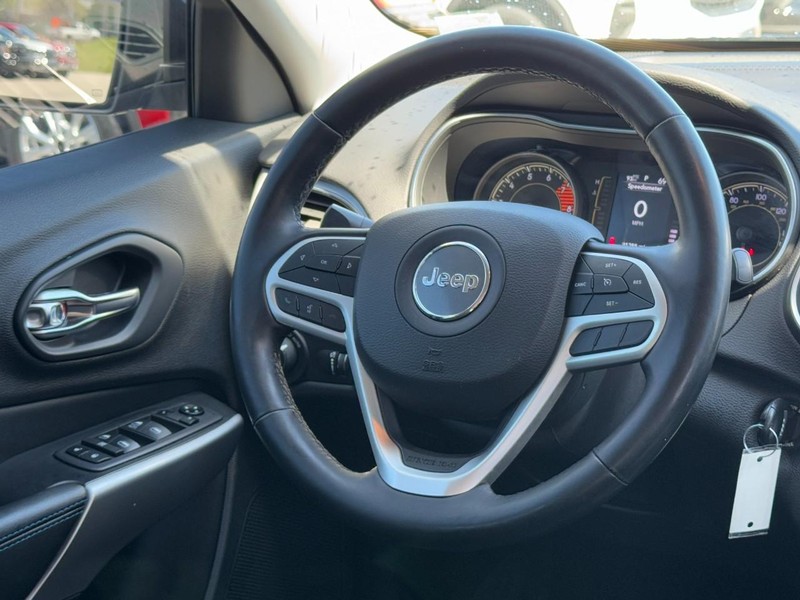 Jeep Cherokee Vehicle Full-screen Gallery Image 12