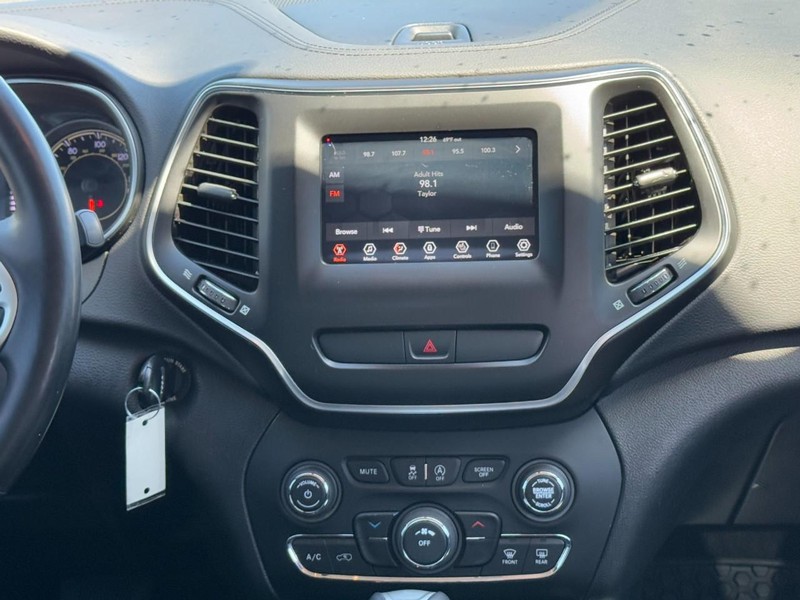 Jeep Cherokee Vehicle Full-screen Gallery Image 13