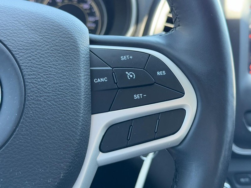 Jeep Cherokee Vehicle Full-screen Gallery Image 17