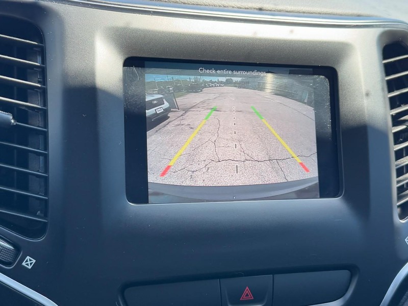 Jeep Cherokee Vehicle Full-screen Gallery Image 21
