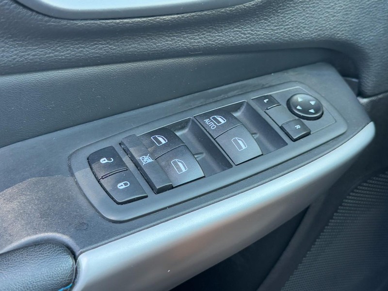 Jeep Cherokee Vehicle Full-screen Gallery Image 22