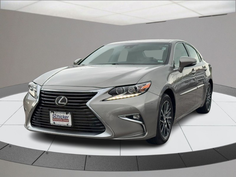 Lexus ES Vehicle Full-screen Gallery Image 07