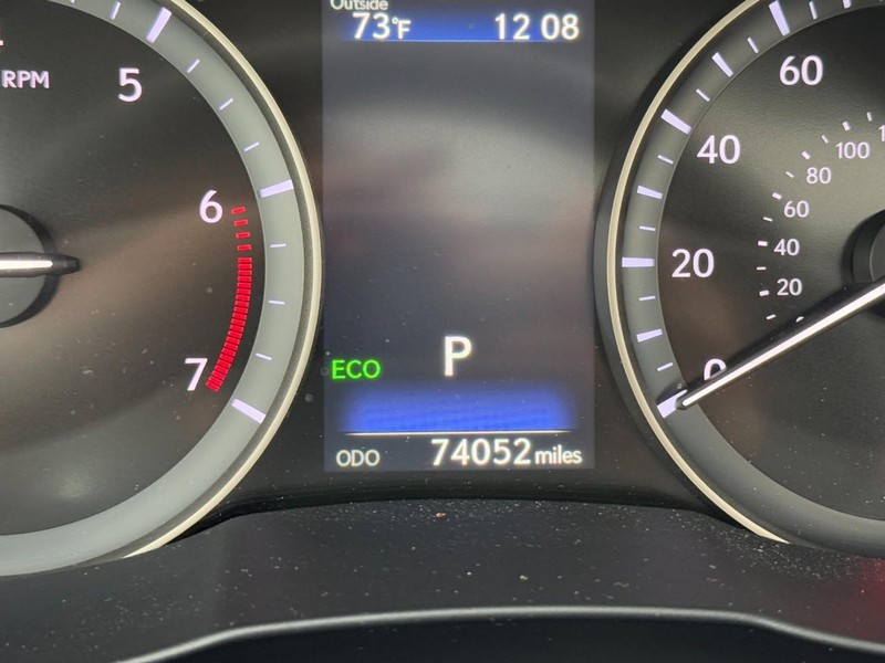 Lexus ES Vehicle Full-screen Gallery Image 18