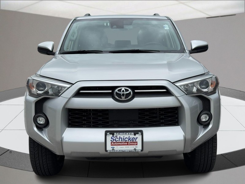 Toyota 4Runner Vehicle Full-screen Gallery Image 09