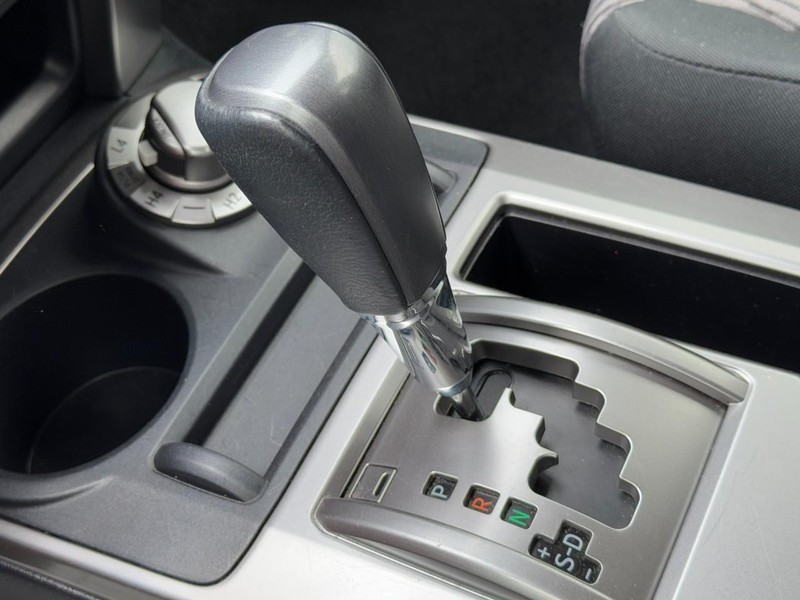 Toyota 4Runner Vehicle Full-screen Gallery Image 19