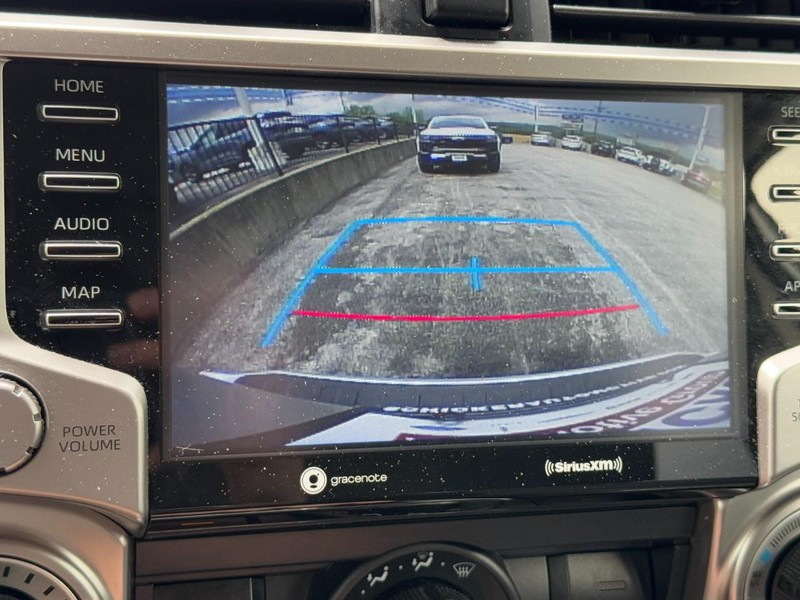 Toyota 4Runner Vehicle Full-screen Gallery Image 20