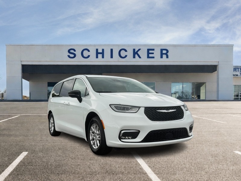 Chrysler Pacifica Vehicle Full-screen Gallery Image 01