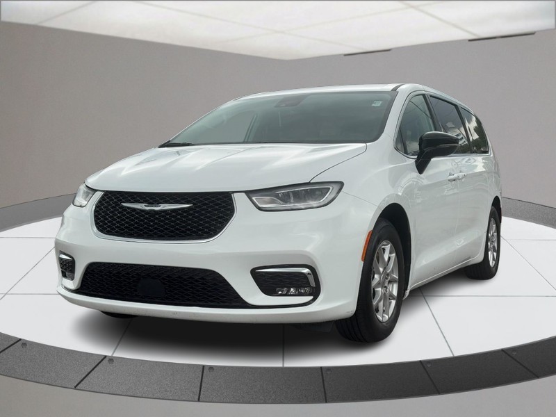 Chrysler Pacifica Vehicle Full-screen Gallery Image 08