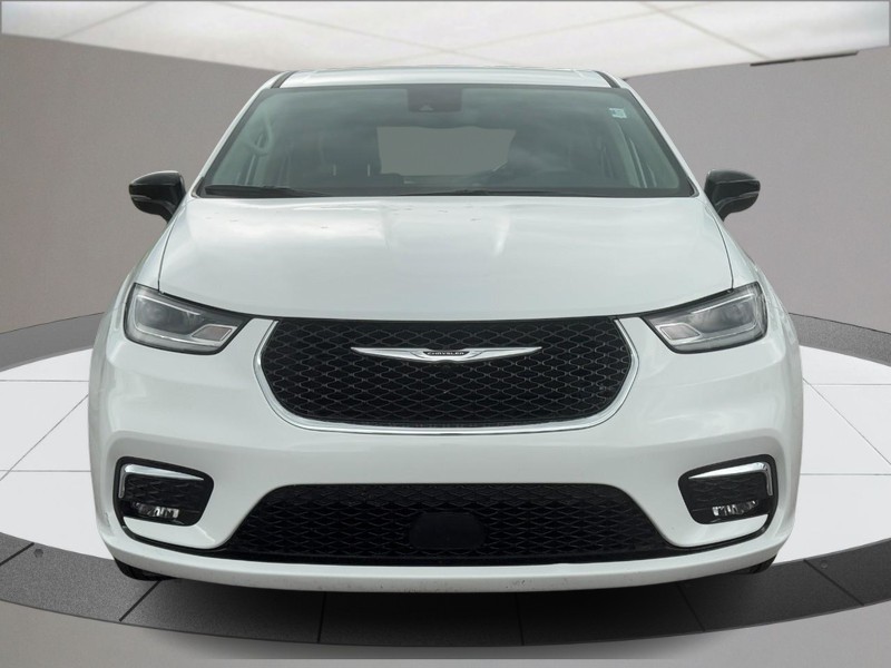 Chrysler Pacifica Vehicle Full-screen Gallery Image 09