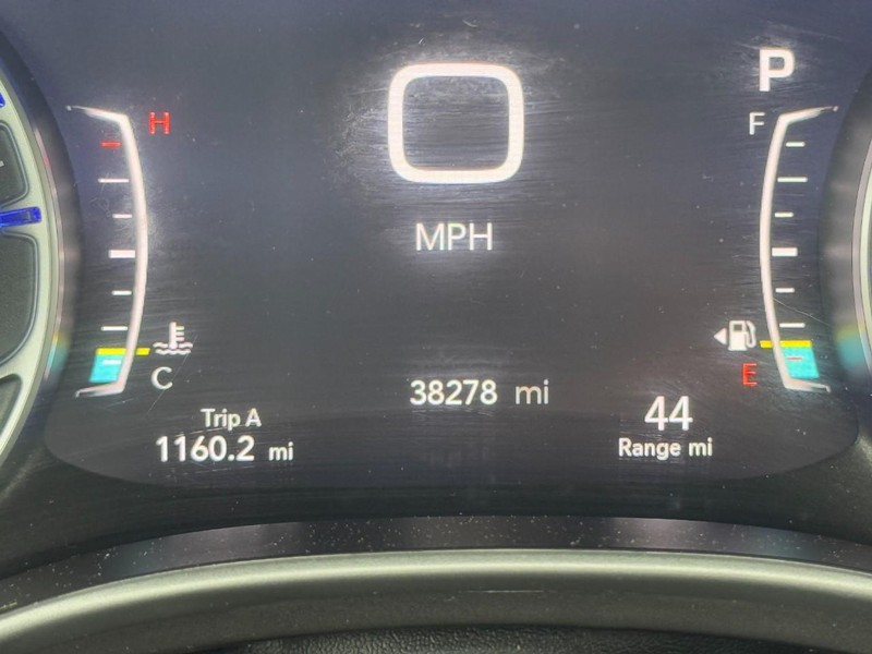 Chrysler Pacifica Vehicle Full-screen Gallery Image 19
