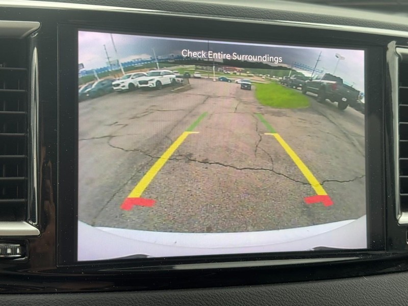 Chrysler Pacifica Vehicle Full-screen Gallery Image 22
