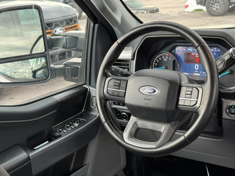 Ford F-150 Vehicle Full-screen Gallery Image 11