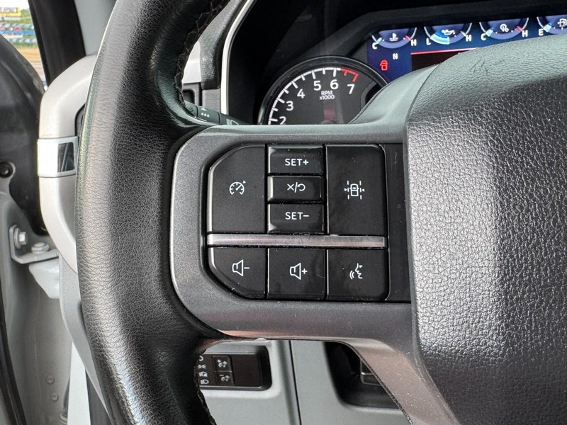 Ford F-150 Vehicle Full-screen Gallery Image 15