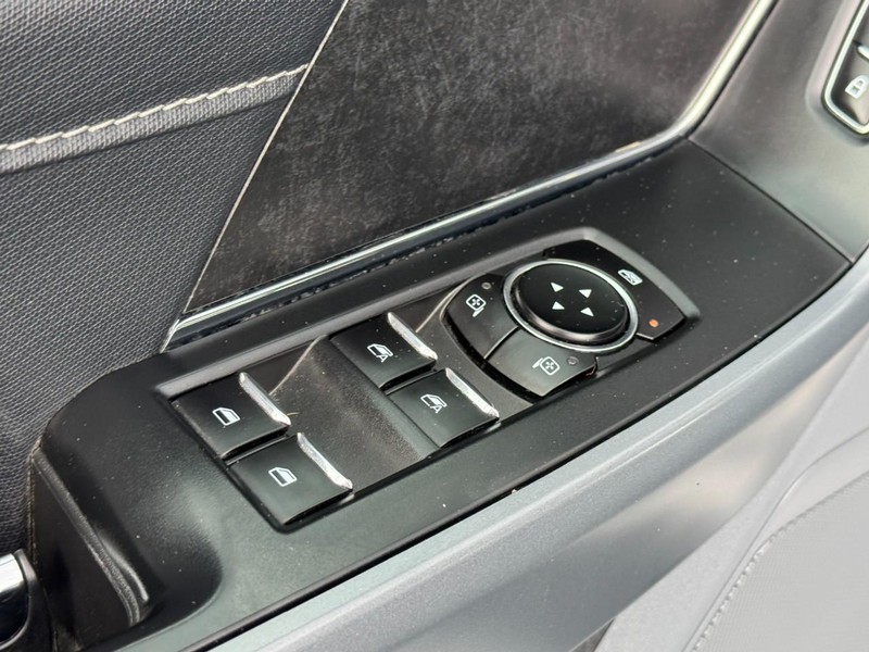 Ford F-150 Vehicle Full-screen Gallery Image 21