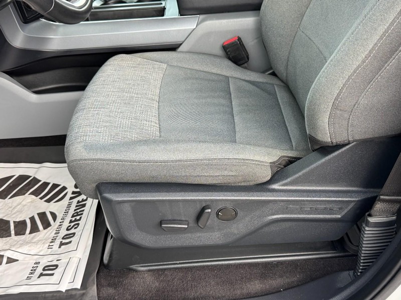 Ford F-150 Vehicle Full-screen Gallery Image 22