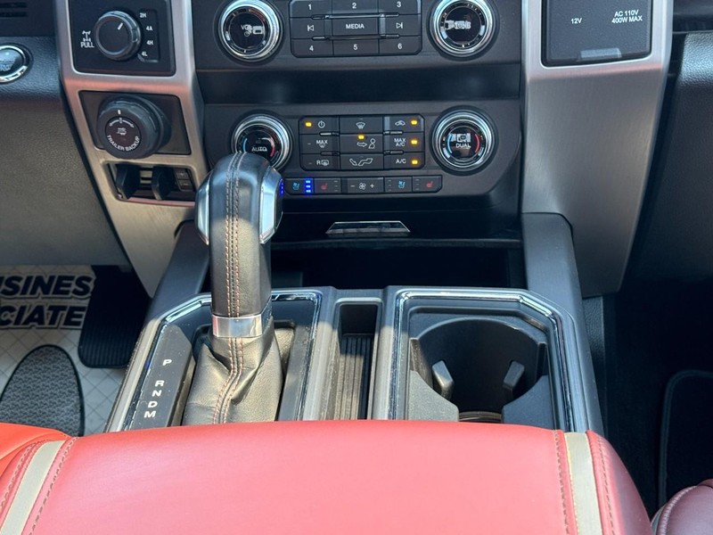 Ford F-150 Vehicle Full-screen Gallery Image 14