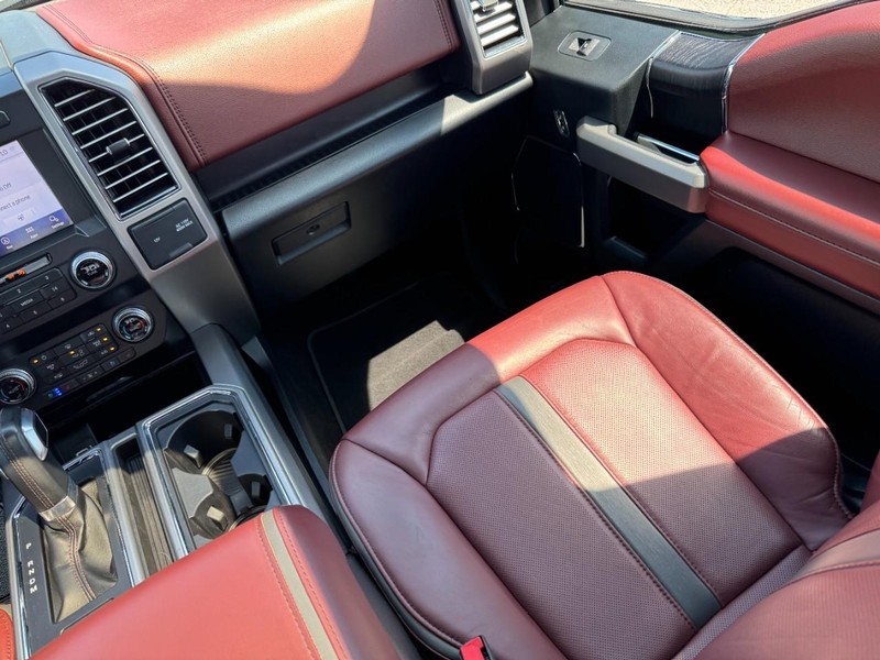 Ford F-150 Vehicle Full-screen Gallery Image 15