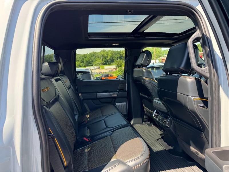 Ford F-150 Vehicle Full-screen Gallery Image 10