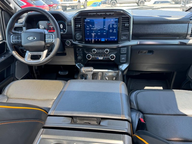 Ford F-150 Vehicle Full-screen Gallery Image 11