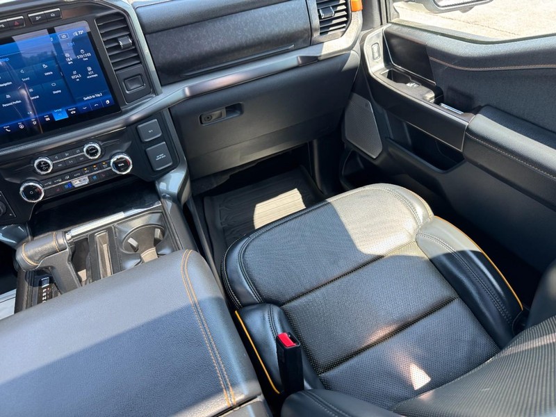 Ford F-150 Vehicle Full-screen Gallery Image 15