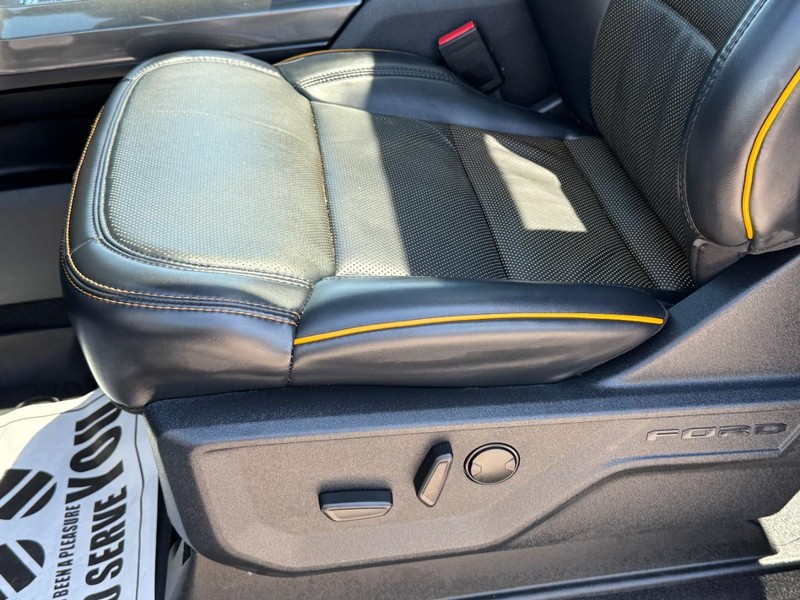 Ford F-150 Vehicle Full-screen Gallery Image 24