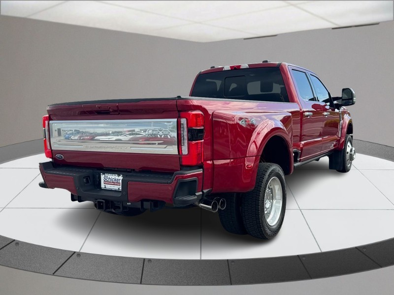 Ford Super Duty F-450 DRW Vehicle Full-screen Gallery Image 03
