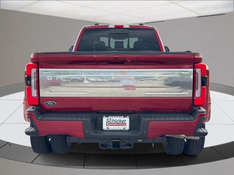 Ford Super Duty F-450 DRW Vehicle Full-screen Gallery Image 04