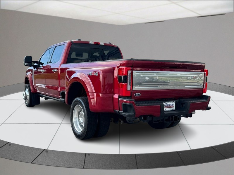 Ford Super Duty F-450 DRW Vehicle Full-screen Gallery Image 05
