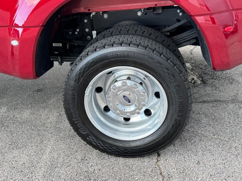 Ford Super Duty F-450 DRW Vehicle Full-screen Gallery Image 06