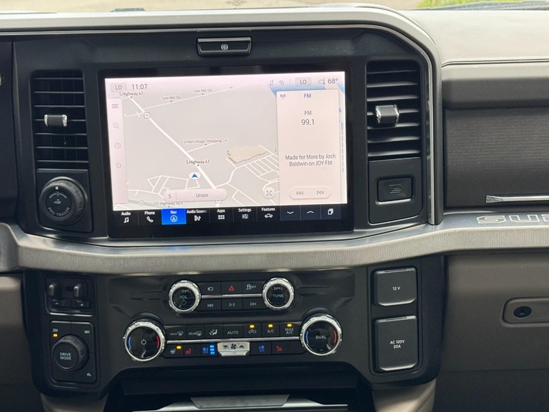 Ford Super Duty F-450 DRW Vehicle Full-screen Gallery Image 12