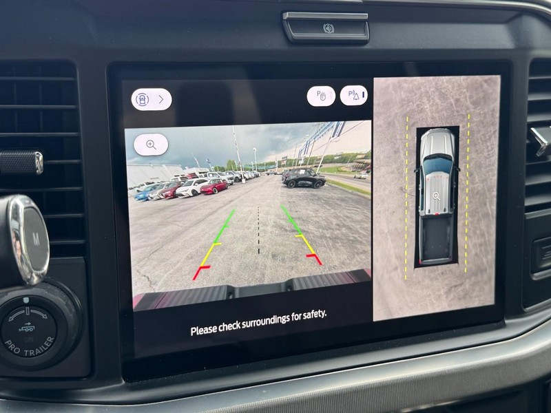Ford Super Duty F-450 DRW Vehicle Full-screen Gallery Image 21