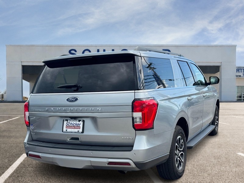 Ford Expedition Max Vehicle Full-screen Gallery Image 03