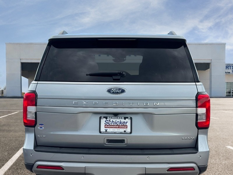 Ford Expedition Max Vehicle Full-screen Gallery Image 04