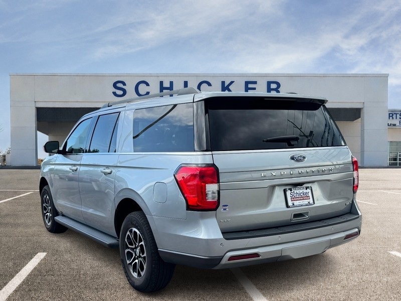 Ford Expedition Max Vehicle Full-screen Gallery Image 06